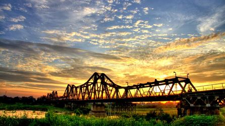 Long-Bien-bridge-Hanoi-Vietnam